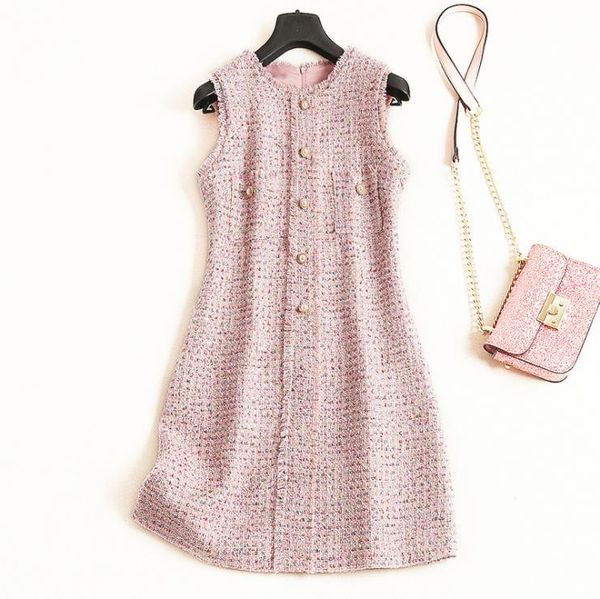 autumn 2019 new european and american women's wear sleeveless round collar single breasted embellished fashion tweed dress, Black;gray
autumn 2019 new european and american women's wear sleeveless round collar single breasted embellished fashion tweed dress, Black;gray