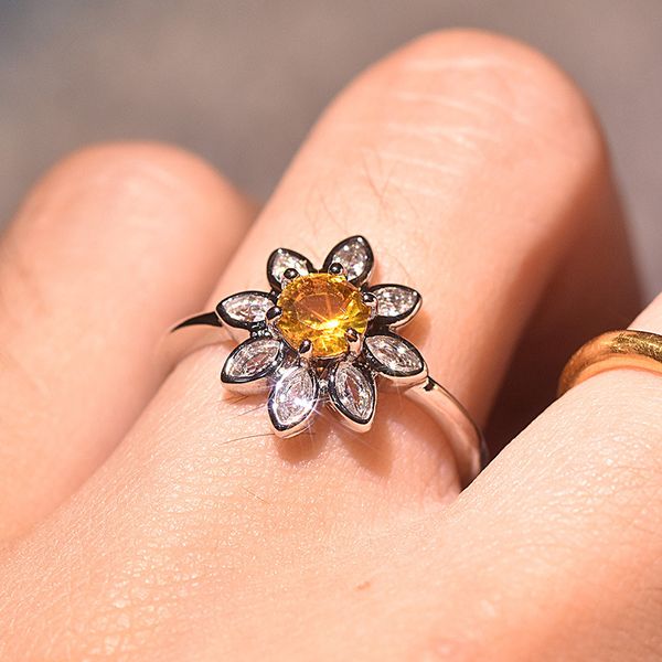 selling exquisite new retro sunflower ring european and american chrysanthemum engagement ring female, Golden;silver
selling exquisite new retro sunflower ring european and american chrysanthemum engagement ring female, Golden;silver