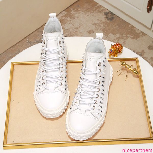 luxury men s low help martin boots large short boots round head casual shoes white fashion lace up sneakers size 39-44
luxury men s low help martin boots large short boots round head casual shoes white fashion lace up sneakers size 39-44