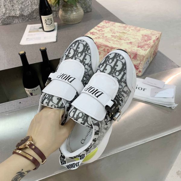 2020 new xs ladies outdoor sneakers high-quality ladies daily sneakers increase in luxury design
2020 new xs ladies outdoor sneakers high-quality ladies daily sneakers increase in luxury design