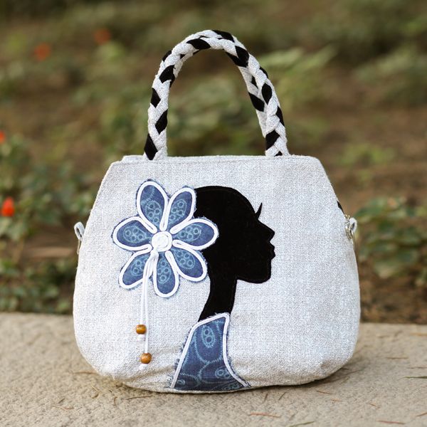 national style new female bag handbag dai girl messenger bag shoulder literary fan small diagonal single
national style new female bag handbag dai girl messenger bag shoulder literary fan small diagonal single