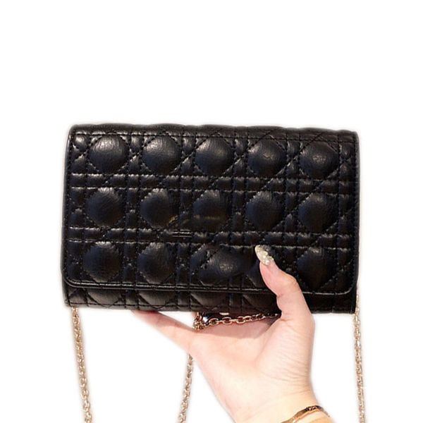chain woman fashion designer handbag shoulder bag purse crossbody bags line with letters four colors 22*14cm
chain woman fashion designer handbag shoulder bag purse crossbody bags line with letters four colors 22*14cm