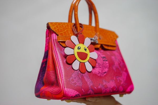 crocodile,swift skin handmadedesign artwork handbag,wax thread,25cm,gold hardware fast delivery by dhl or ems
crocodile,swift skin handmadedesign artwork handbag,wax thread,25cm,gold hardware fast delivery by dhl or ems