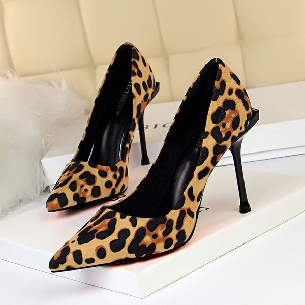2020 new women pumps high thin heel pointed toe shallow leopard print office ladies women shoes camel female high heels, Black
2020 new women pumps high thin heel pointed toe shallow leopard print office ladies women shoes camel female high heels, Black