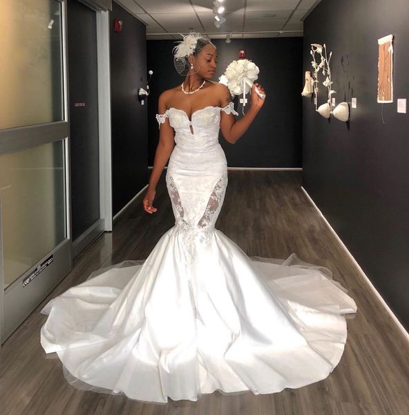 amazing mermaid lace wedding dresses off the shoulder neck sleeveless appliqued bridal gowns sweep train satin plus size vestidos de nnovia, White
amazing mermaid lace wedding dresses off the shoulder neck sleeveless appliqued bridal gowns sweep train satin plus size vestidos de nnovia, White