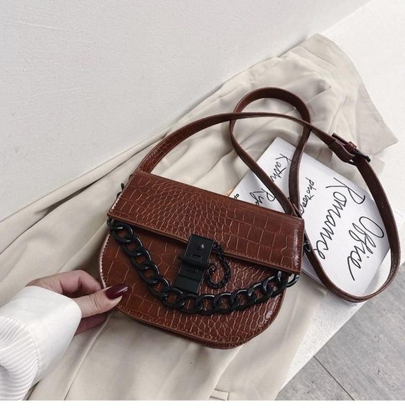 2020 new fashion crocodile pattern chain semicircle saddle bag lock fashion pu women's shoulder messenger bag
2020 new fashion crocodile pattern chain semicircle saddle bag lock fashion pu women's shoulder messenger bag