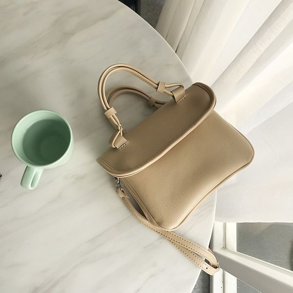 2020 new fashion wild retro women's single shoulder messenger small square bag multi-layer clamshell modern portable female bag
2020 new fashion wild retro women's single shoulder messenger small square bag multi-layer clamshell modern portable female bag