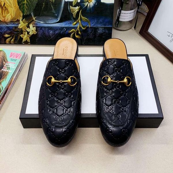 2020 luxury new women slippers really fur plush shoes home flip flops for men ladies beach sandals1988, Black;red
2020 luxury new women slippers really fur plush shoes home flip flops for men ladies beach sandals1988, Black;red
