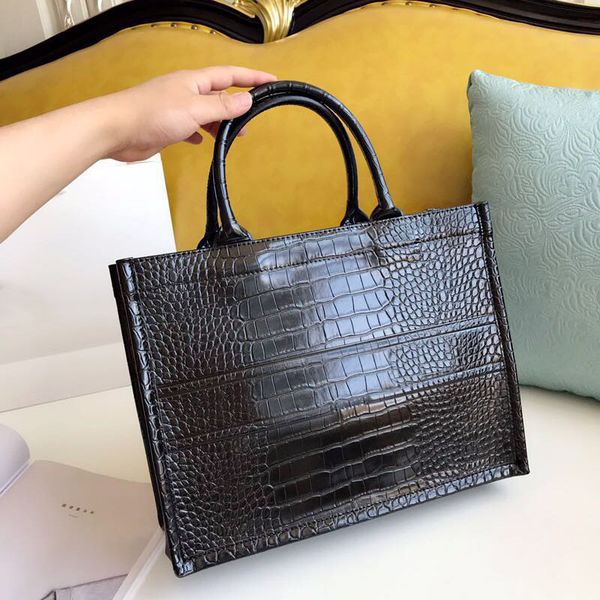 women soft crocodile leather tote bag 41.5*31*12 cm women large capacity shopping bags lady handbags
women soft crocodile leather tote bag 41.5*31*12 cm women large capacity shopping bags lady handbags