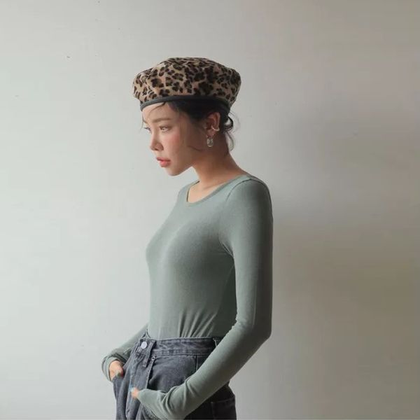 new british fashion 2018 winter warm woolen dome leopard beret hats casual women hat painter beret cap for female octagonal cap, Blue;gray
new british fashion 2018 winter warm woolen dome leopard beret hats casual women hat painter beret cap for female octagonal cap, Blue;gray