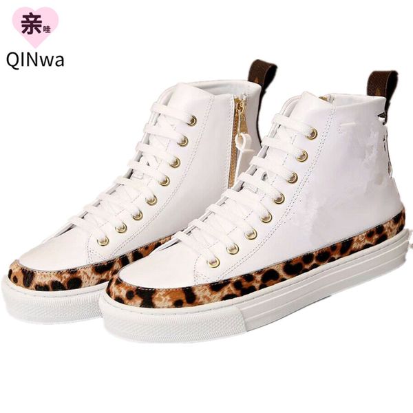 sneaker flat shoe draws the outline of contracted line with calfskin, adorn flower to stick act the role of, reveal fashionable, Black
sneaker flat shoe draws the outline of contracted line with calfskin, adorn flower to stick act the role of, reveal fashionable, Black