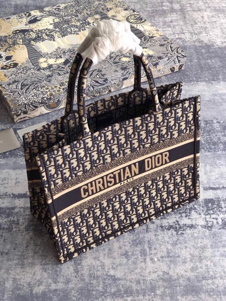 the new lady's shopping bag 7a high-end custom quality handbag fashion style 1 business leisure style will be elegant temperament and l
the new lady's shopping bag 7a high-end custom quality handbag fashion style 1 business leisure style will be elegant temperament and l