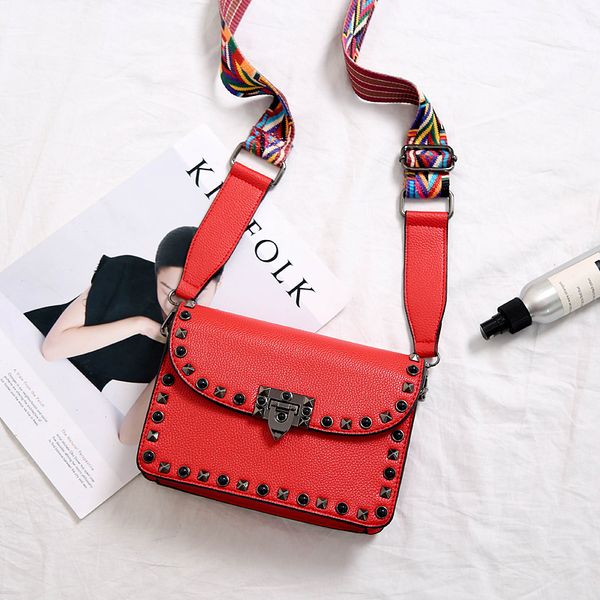 2020 new style women's shoulder bag women's messenger bag nail decoration splicing design leather fashion
2020 new style women's shoulder bag women's messenger bag nail decoration splicing design leather fashion