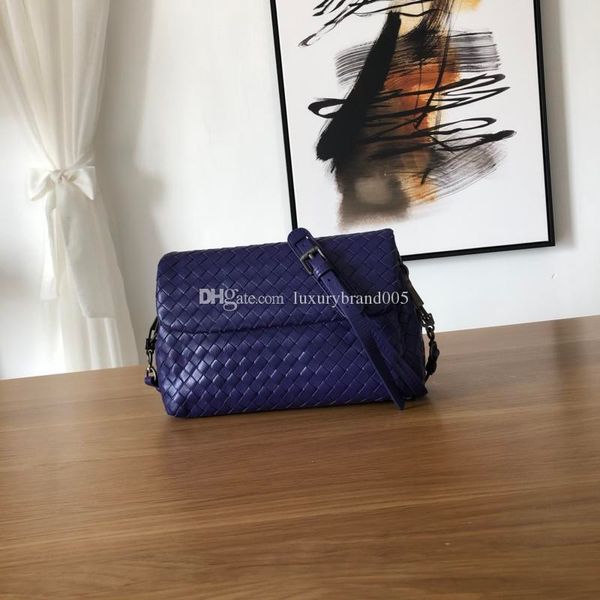 2019 the classic soft shape of lady bag with the metal joint logo size24-16-8cm 3589 with the classic version of ancient21cm
2019 the classic soft shape of lady bag with the metal joint logo size24-16-8cm 3589 with the classic version of ancient21cm