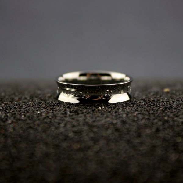 Американские T-Rings Groove Дизайнер Ювелирных Изделий Роскошные Женщины 1837 Кольца Под
Американские T-Rings Groove Дизайнер Ювелирных Изделий Роскошные Женщины 1837 Кольца Под