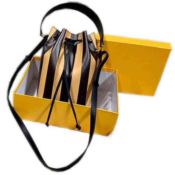 classic hardware logo designer luxury handbag purse women shoulder leather striped bag come with box
classic hardware logo designer luxury handbag purse women shoulder leather striped bag come with box