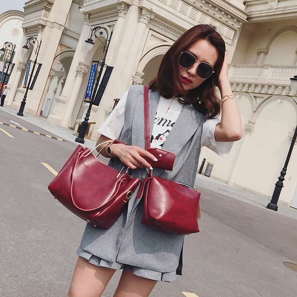 the new one-shoulder bag for women is a fashionable version of the cross-body tassel leather bag for women
the new one-shoulder bag for women is a fashionable version of the cross-body tassel leather bag for women