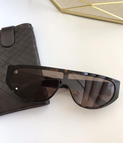latest selling popular fashion 1027 women sunglasses mens sunglasses men sunglasses gafas de sol sun glasses uv400 lens with box, White;black
latest selling popular fashion 1027 women sunglasses mens sunglasses men sunglasses gafas de sol sun glasses uv400 lens with box, White;black