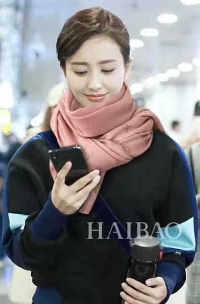 autumn/winter 2019 hard goods luxury luxury grade cashmere knitted fabric scarf shawls high-end atmosphere temperament, Blue;gray
autumn/winter 2019 hard goods luxury luxury grade cashmere knitted fabric scarf shawls high-end atmosphere temperament, Blue;gray