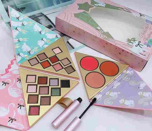 christmas set gift under the christmas tree contains two eyeshadow set and one blush set with better than mascara faced
christmas set gift under the christmas tree contains two eyeshadow set and one blush set with better than mascara faced