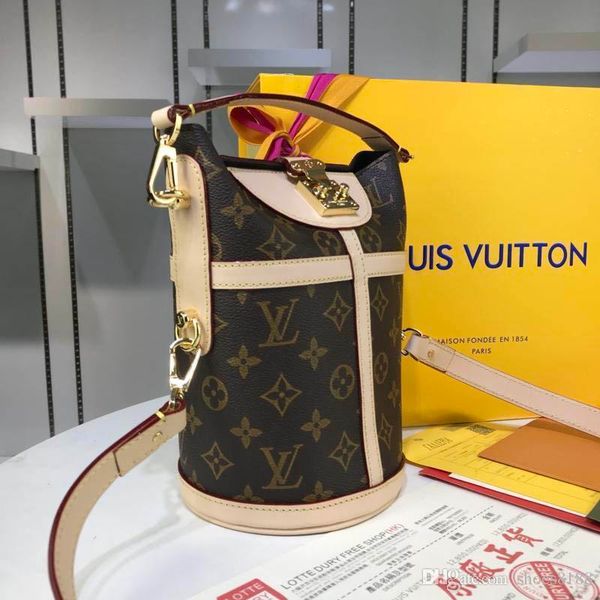 classic designer bag of the new deluxe bag fashionable large-capacity leather one-shoulder bag can obliquely carry the number:78 m43587
classic designer bag of the new deluxe bag fashionable large-capacity leather one-shoulder bag can obliquely carry the number:78 m43587