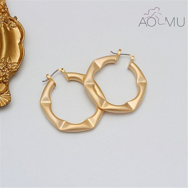 aomu 2020 new geometric irregular mapolygon crease cutout retro gold color minimalism metal hoop earrings for women jewelry, Golden;silver
aomu 2020 new geometric irregular mapolygon crease cutout retro gold color minimalism metal hoop earrings for women jewelry, Golden;silver