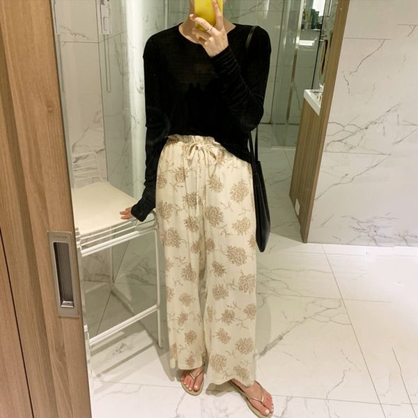 korean style women summer two piece set long sleeve black blouse and high waist floral print wide leg long pants 2 piece suits, White
korean style women summer two piece set long sleeve black blouse and high waist floral print wide leg long pants 2 piece suits, White