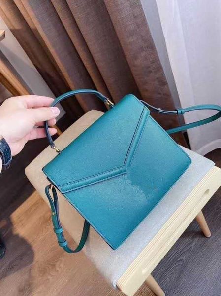 the new spring and summer 2020 bag lady's classic inclined shoulder bag one shoulder bag
the new spring and summer 2020 bag lady's classic inclined shoulder bag one shoulder bag