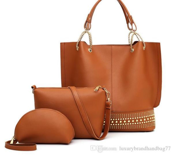 2019 tide elegant temperament ladies rivet hand shoulder diagonal scorpion mother bag three-piece brown
2019 tide elegant temperament ladies rivet hand shoulder diagonal scorpion mother bag three-piece brown