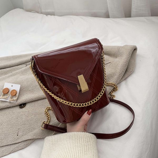 2020 new lozenge handbag pu ladies retro bucket bags women fashion chains flip bag high capacity casual shoulder messenger bags
2020 new lozenge handbag pu ladies retro bucket bags women fashion chains flip bag high capacity casual shoulder messenger bags