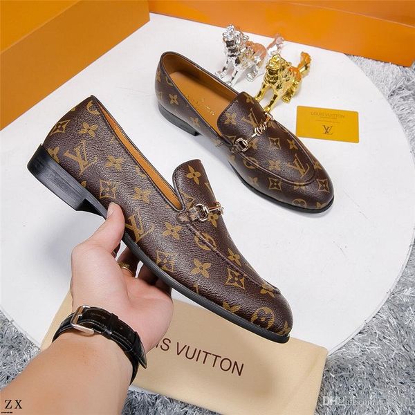 19ss европейские мужчины платье обувь brogue оксфорд итальянский кожаный человек обувь роскошные бренды формальная обувь мужской офис обувь, Black
19ss европейские мужчины платье обувь brogue оксфорд итальянский кожаный человек обувь роскошные бренды формальная обувь мужской офис обувь, Black