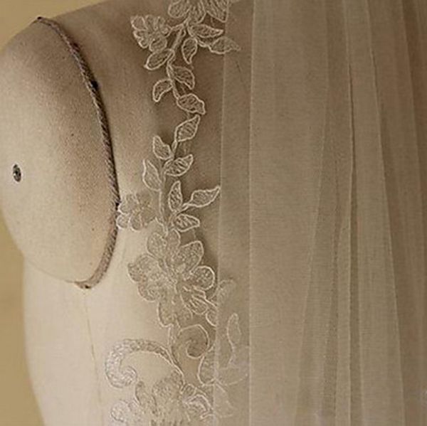 pretty one-layer applique edge hip length elegant fashional white ivory wedding veil meidingqianna brand bridal veil with an alloy comb, Black
pretty one-layer applique edge hip length elegant fashional white ivory wedding veil meidingqianna brand bridal veil with an alloy comb, Black