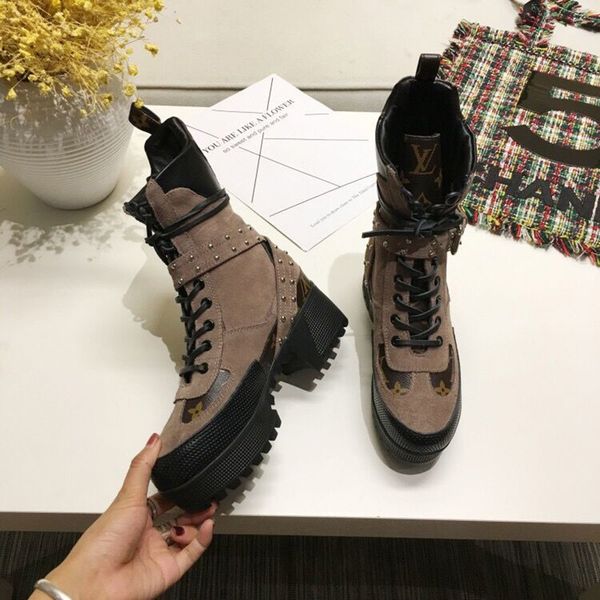 2019 fashion women's boots thick high-heeled front lace-up british style printed color-matching martin boots factory direct sales, Black
2019 fashion women's boots thick high-heeled front lace-up british style printed color-matching martin boots factory direct sales, Black