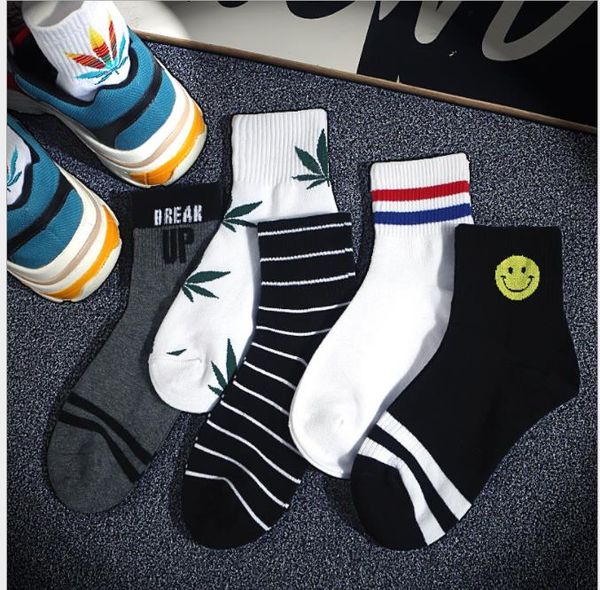 trendy socks for men and women, sports socks with barrel stripes in maple-leaf socks, Black
trendy socks for men and women, sports socks with barrel stripes in maple-leaf socks, Black