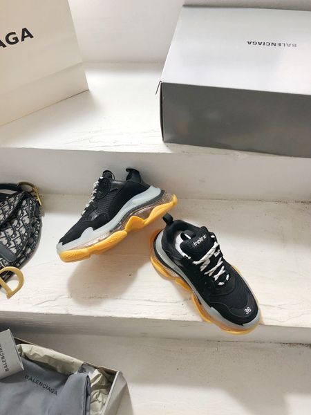 2020 new cz couple high-quality thick bottom sports casual couple air cushion casual sports shoes
2020 new cz couple high-quality thick bottom sports casual couple air cushion casual sports shoes