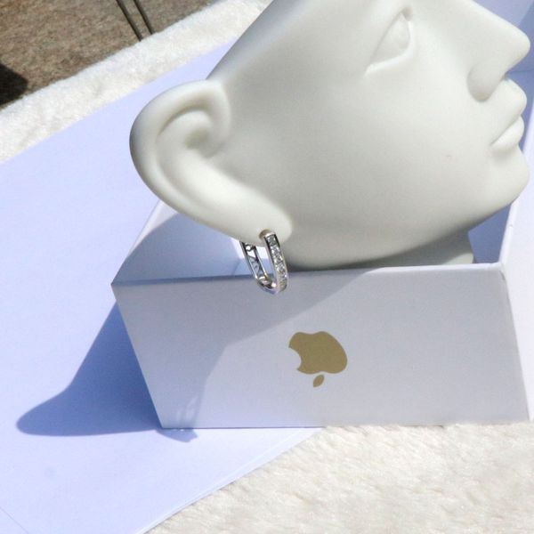 great new high-quality 24 k fine white gold plated 15*11mm smooth & shiny cz oval huggie hoop earrings, Golden;silver
great new high-quality 24 k fine white gold plated 15*11mm smooth & shiny cz oval huggie hoop earrings, Golden;silver