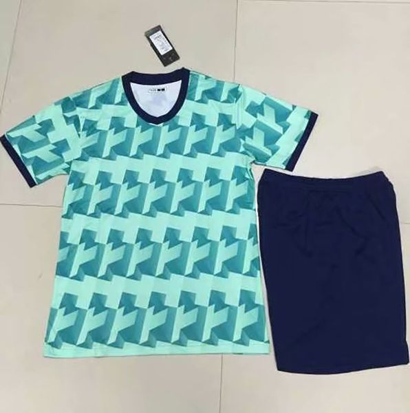 2019 men training football sets with shorts uniforms reversible football jerseys for that home and away look kits sports b45-14, Black;red
2019 men training football sets with shorts uniforms reversible football jerseys for that home and away look kits sports b45-14, Black;red