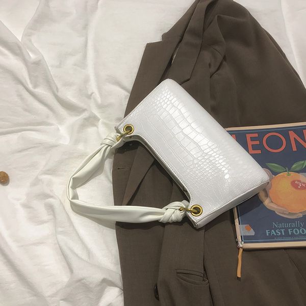 french new crowdsourcing female messenger bag 2020 elementary school wild wild ins french bag high sense white armpit
french new crowdsourcing female messenger bag 2020 elementary school wild wild ins french bag high sense white armpit