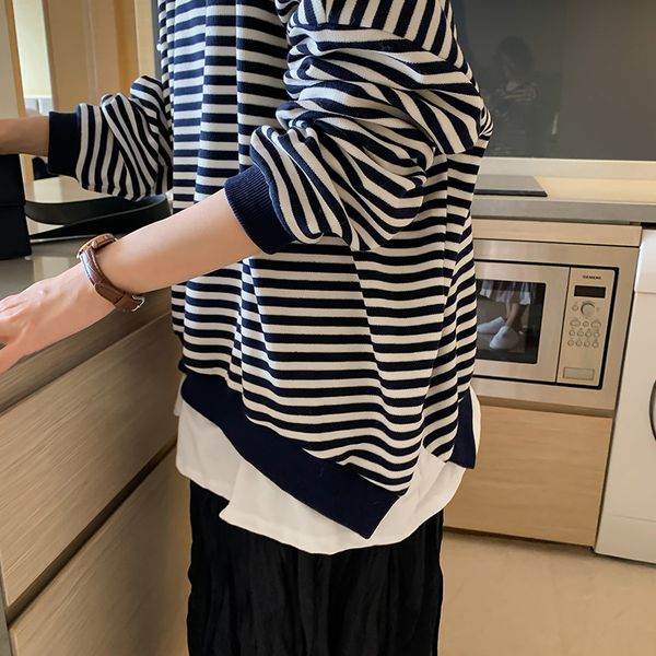 2018 new style hong kong flavor retro chic mock two-piece stripes hoodie women's long-sleeve crew neck casual outside, Black
2018 new style hong kong flavor retro chic mock two-piece stripes hoodie women's long-sleeve crew neck casual outside, Black