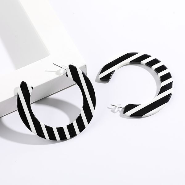 shape c geometric hoop earrings striped black and white acrylic earrings for women classic elegant jewelry pendientes oorbellen, Golden
shape c geometric hoop earrings striped black and white acrylic earrings for women classic elegant jewelry pendientes oorbellen, Golden