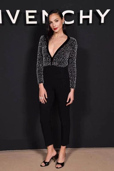 women winter v neck long sleeve beading black bodycon bandage jumpsuit 2020 fashion female office jumpsuits, Black;white
women winter v neck long sleeve beading black bodycon bandage jumpsuit 2020 fashion female office jumpsuits, Black;white