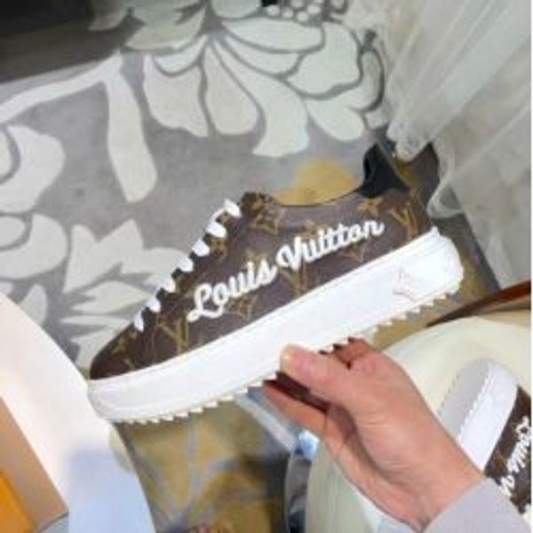 Новейшие классические кроссовки Повседневная обувь Вышитые слова High Top для мужчин и женщин Мода Легкая дышащая повседневная спортивная обувь 
Новейшие классические кроссовки Повседневная обувь Вышитые слова High Top для мужчин и женщин Мода Легкая дышащая повседневная спортивная обувь