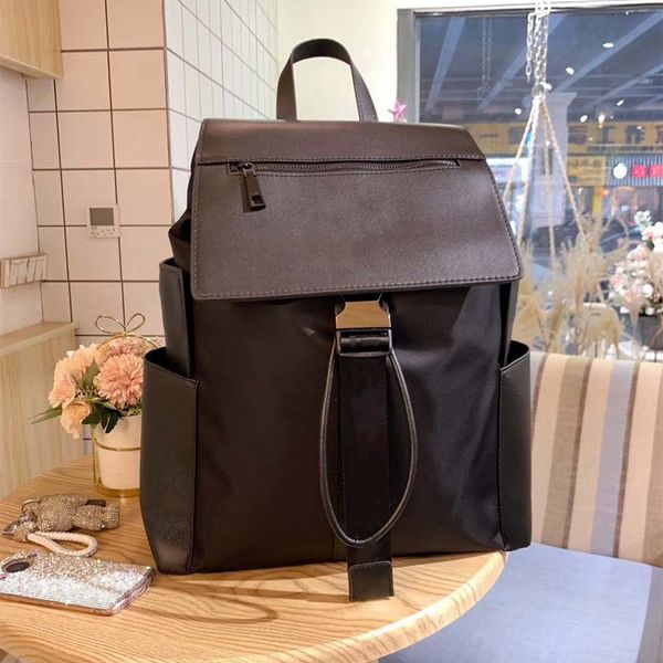2020 fashion men's shoulder bag nylon waterproof fabric hardware sign black large capacity backpack handbag 
2020 fashion men's shoulder bag nylon waterproof fabric hardware sign black large capacity backpack handbag