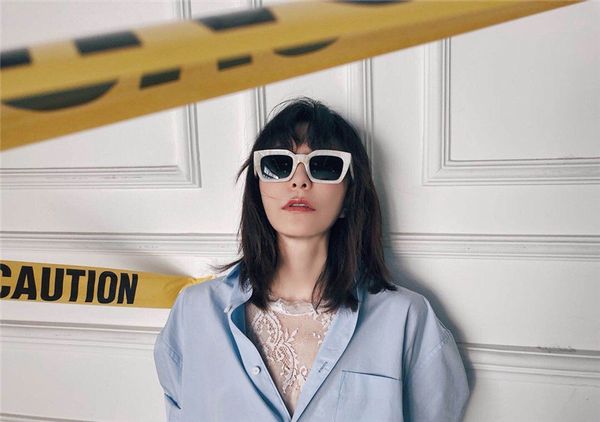 wholesale-new fashion designer sunglasses 41450 square frame with popular avant-garde summer style uv400 protection eyewear, White;black
wholesale-new fashion designer sunglasses 41450 square frame with popular avant-garde summer style uv400 protection eyewear, White;black