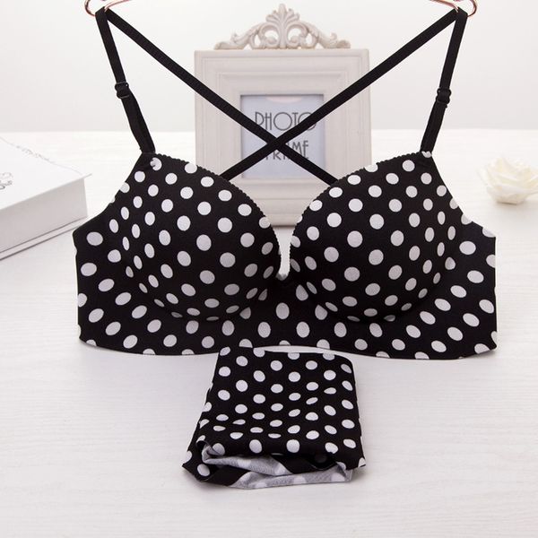 one-piece seamless bra side closure women brassiere cross line straps lingerie wire bralette gathering cup brassiere, Red;black
one-piece seamless bra side closure women brassiere cross line straps lingerie wire bralette gathering cup brassiere, Red;black