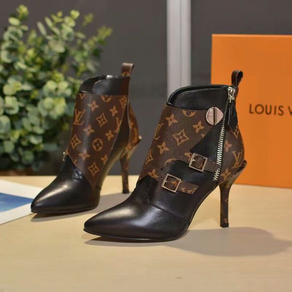 with box luxury women janet designer ankle boots black brown leather lady fine heel dress boot 19ss fashion casual boots
with box luxury women janet designer ankle boots black brown leather lady fine heel dress boot 19ss fashion casual boots