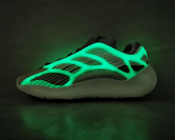 azael alvah 700 v3 casual shoes alien mist black 3m reflective men women chaussures kanye fashion designer shoes
azael alvah 700 v3 casual shoes alien mist black 3m reflective men women chaussures kanye fashion designer shoes
