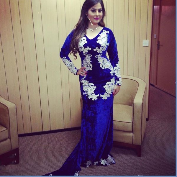 2020 royal blue mermaid evening dresses velvet v neck long sleeves lace appliques long special occasion gowns, Black;red
2020 royal blue mermaid evening dresses velvet v neck long sleeves lace appliques long special occasion gowns, Black;red