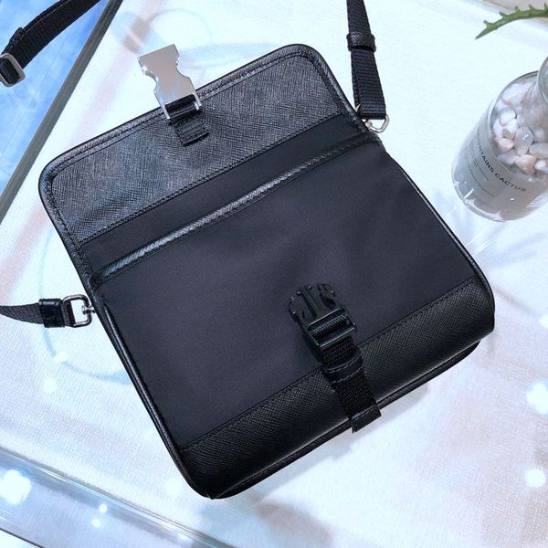 2020 new fashion men shoulder bags famous handbags canvas messenger bag mobile phone bag flip cover crossbody bags mini bags
2020 new fashion men shoulder bags famous handbags canvas messenger bag mobile phone bag flip cover crossbody bags mini bags