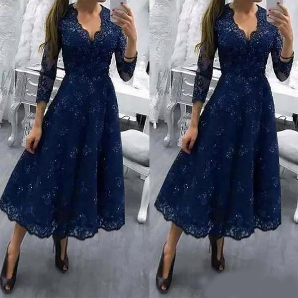 2020 v neck plus size mother of the bride dresses 3/4 long sleeves evening dress applique lace formal wedding guests party gowns, Black;red
2020 v neck plus size mother of the bride dresses 3/4 long sleeves evening dress applique lace formal wedding guests party gowns, Black;red